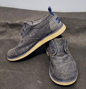 Tom's Kids Stylish Gray Shoes Size 11.